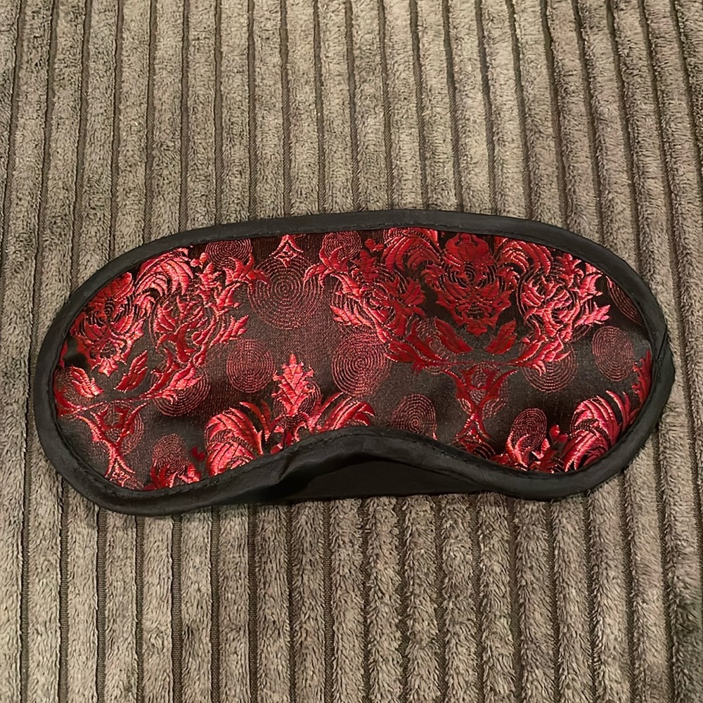 85. Eye mask